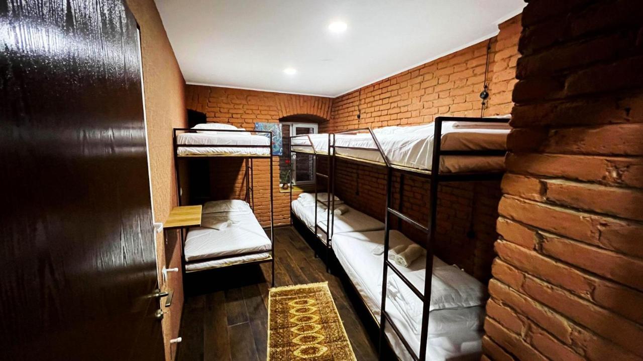 Hostel Pirosmani Tbilisi Bagian luar foto