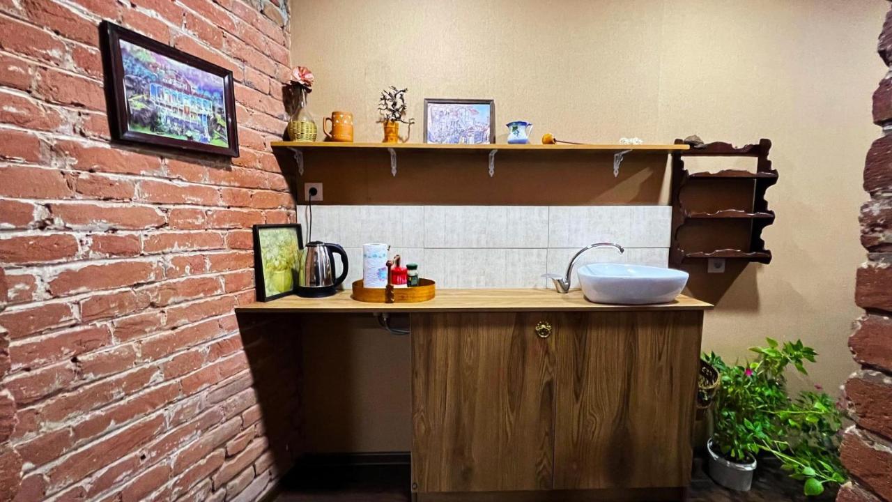 Hostel Pirosmani Tbilisi Bagian luar foto