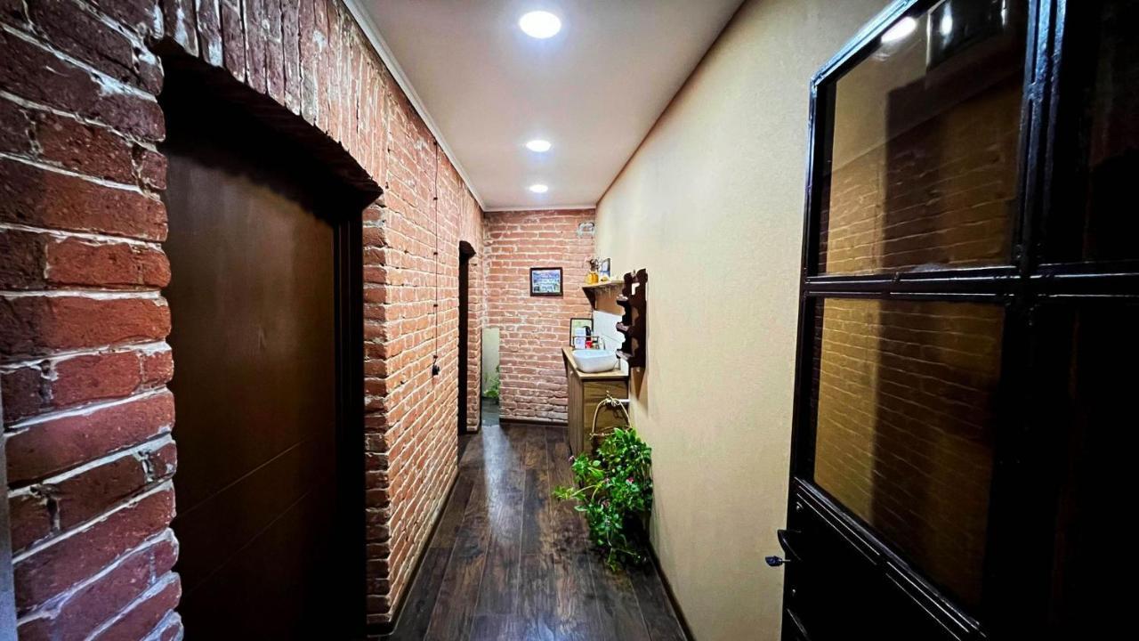 Hostel Pirosmani Tbilisi Bagian luar foto