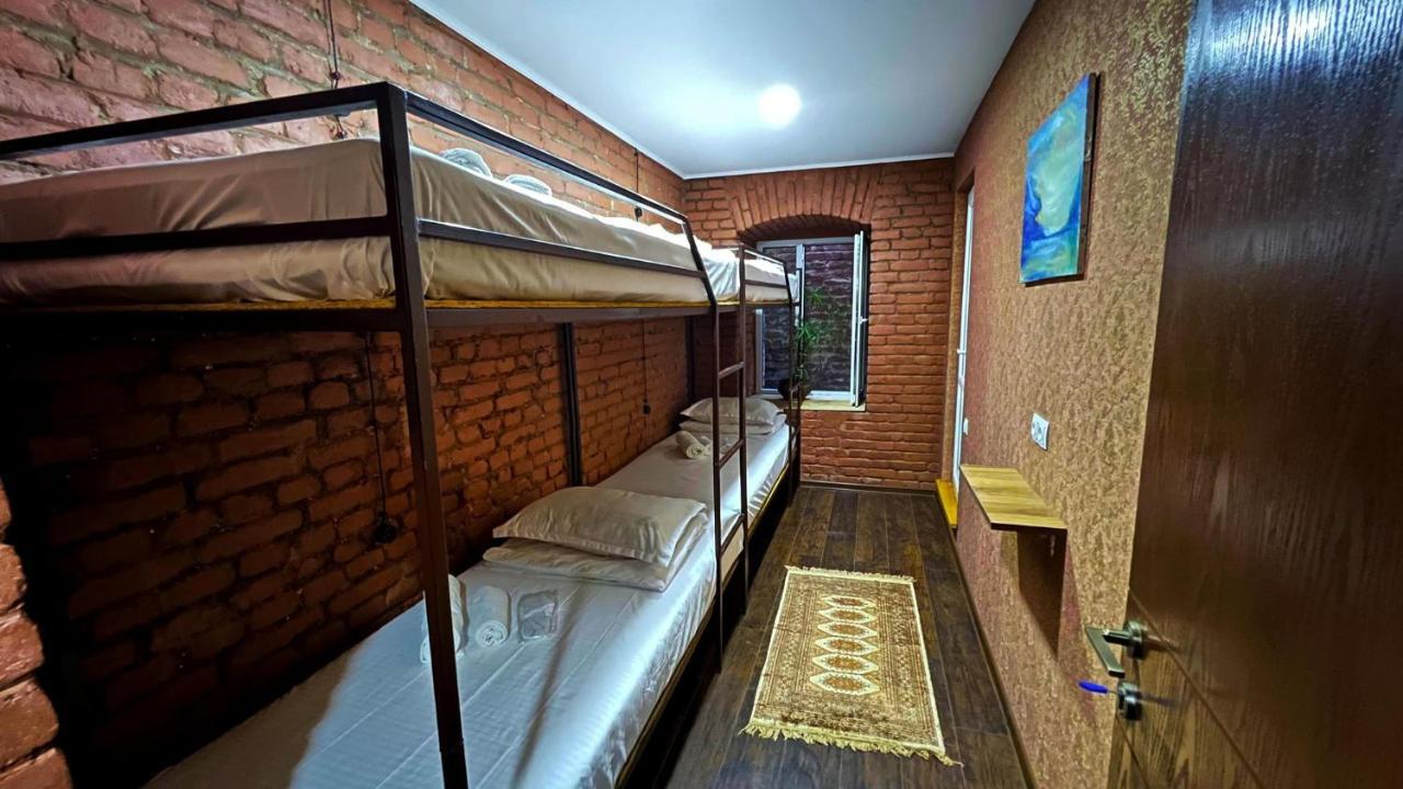 Hostel Pirosmani Tbilisi Bagian luar foto