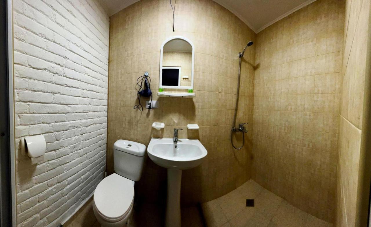 Hostel Pirosmani Tbilisi Bagian luar foto