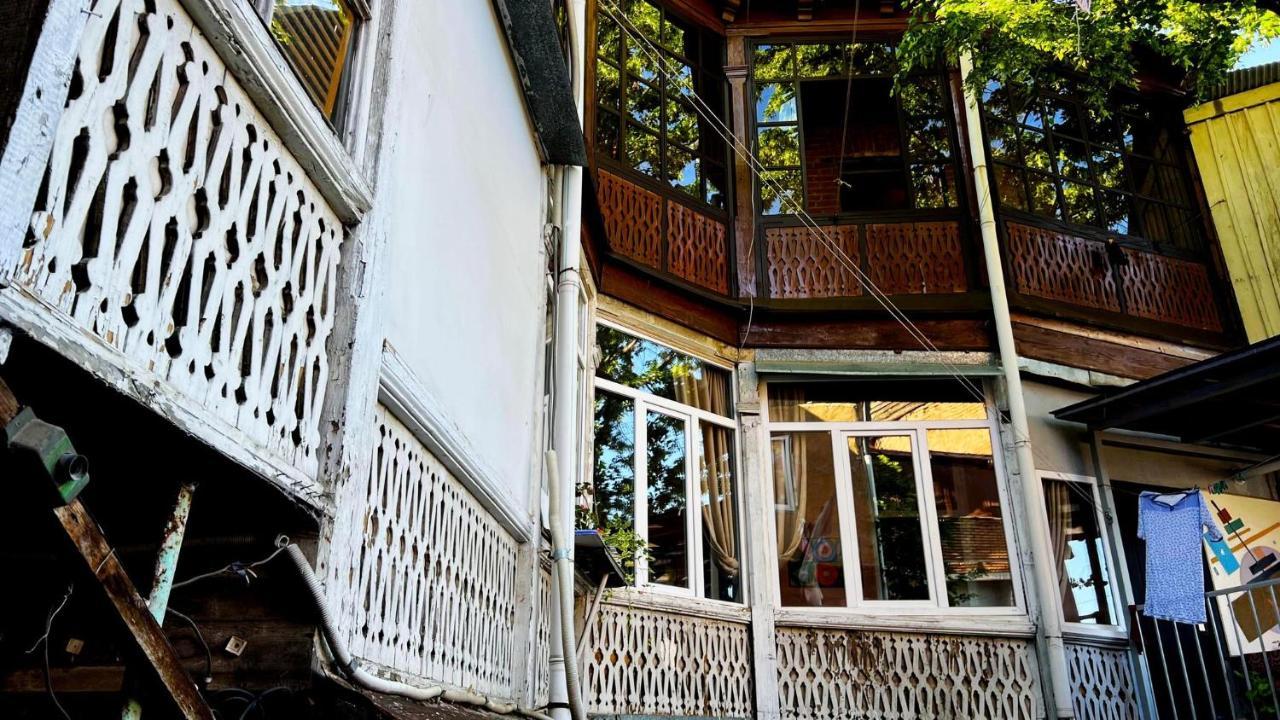 Hostel Pirosmani Tbilisi Bagian luar foto