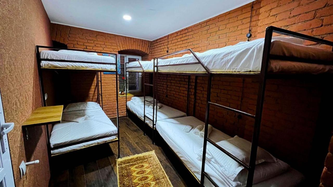 Hostel Pirosmani Tbilisi Bagian luar foto
