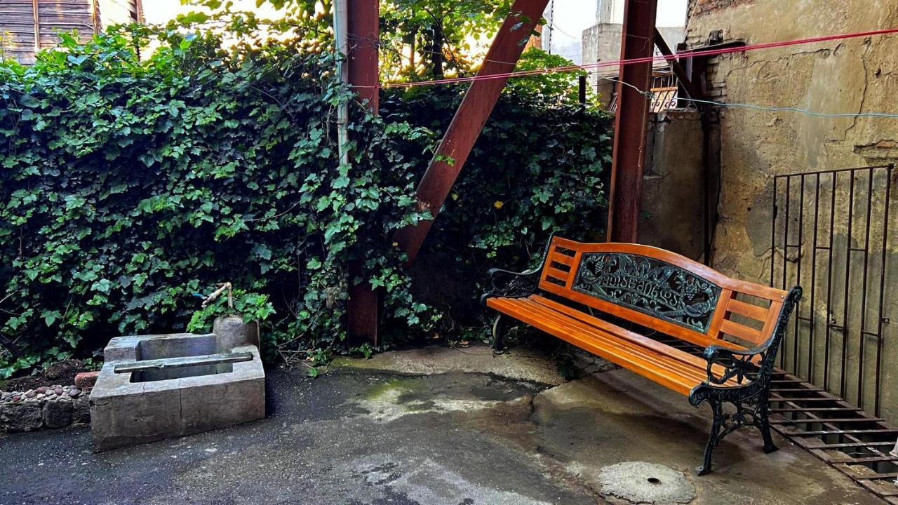 Hostel Pirosmani Tbilisi Bagian luar foto