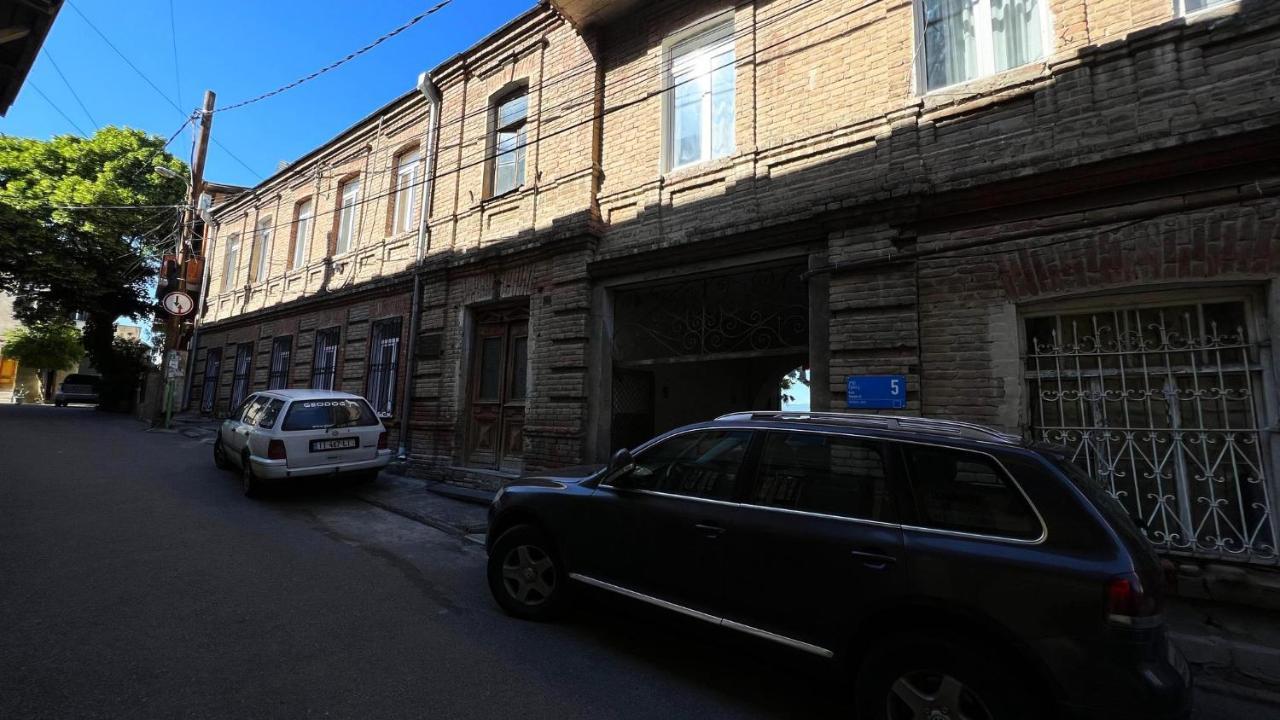 Hostel Pirosmani Tbilisi Bagian luar foto