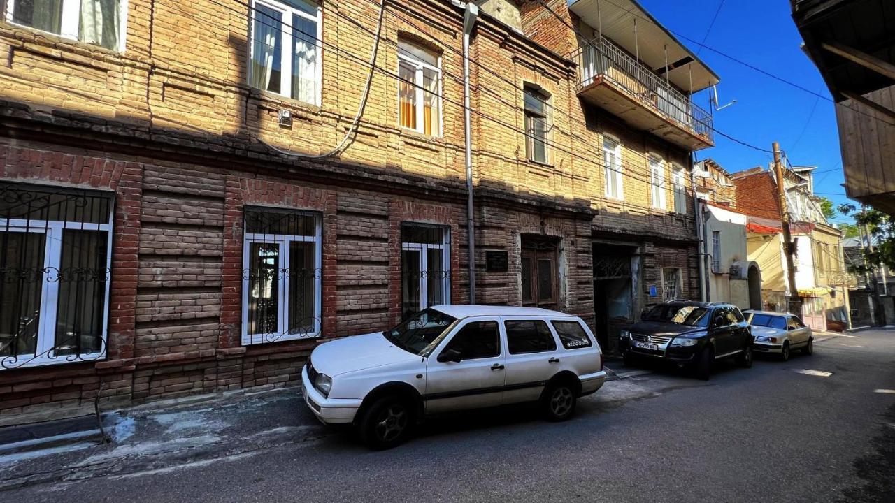 Hostel Pirosmani Tbilisi Bagian luar foto