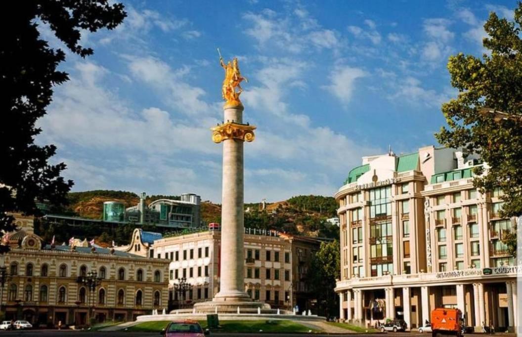 Hostel Pirosmani Tbilisi Bagian luar foto