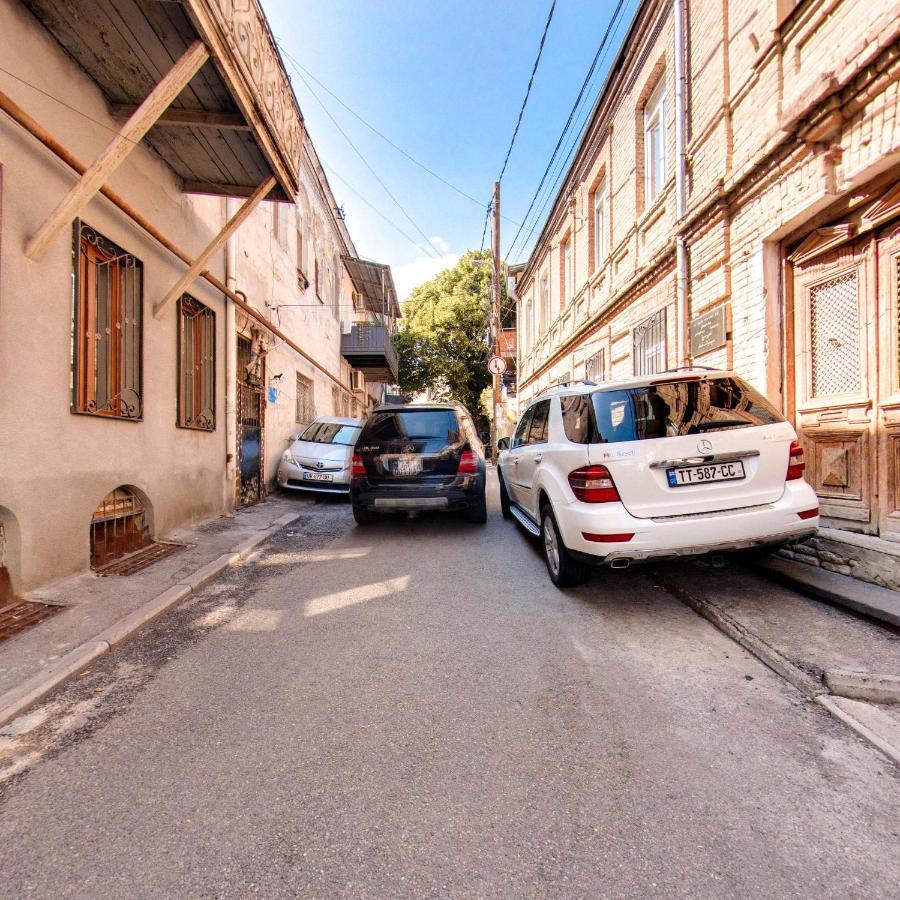 Hostel Pirosmani Tbilisi Bagian luar foto