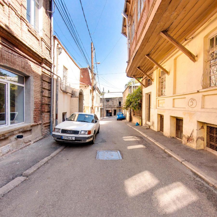 Hostel Pirosmani Tbilisi Bagian luar foto